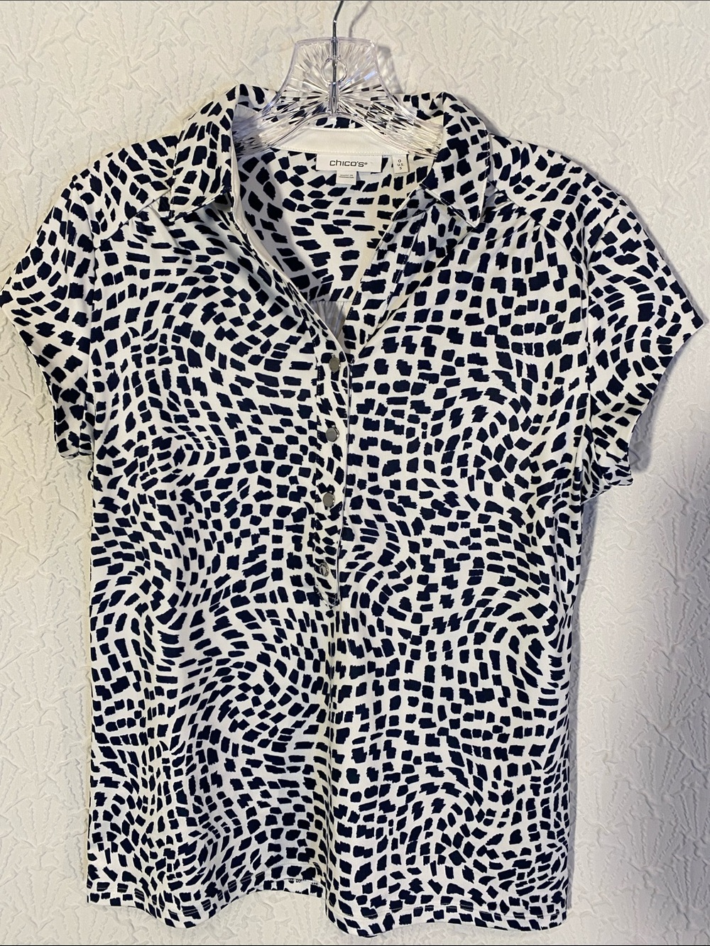 Chico's Navy & White Abstract Print Short-Sleeve Button Down Shirt Activewear